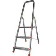 Sgabelli e scale in legno