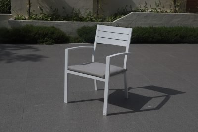 POLTRONA IN ALLUMINIO BIANCO CON CUSCINO