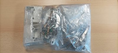 R KIT MONTAGGIO X ARMADIO MULTIUSO C/SPECCHIO 1C+6R CM.72X37X195 B/CO CEMENTO